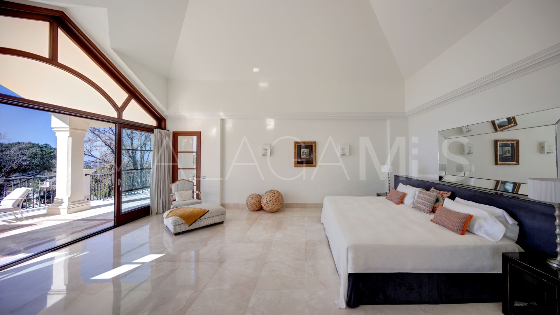 Villa for sale in Los Picos de Nagüeles