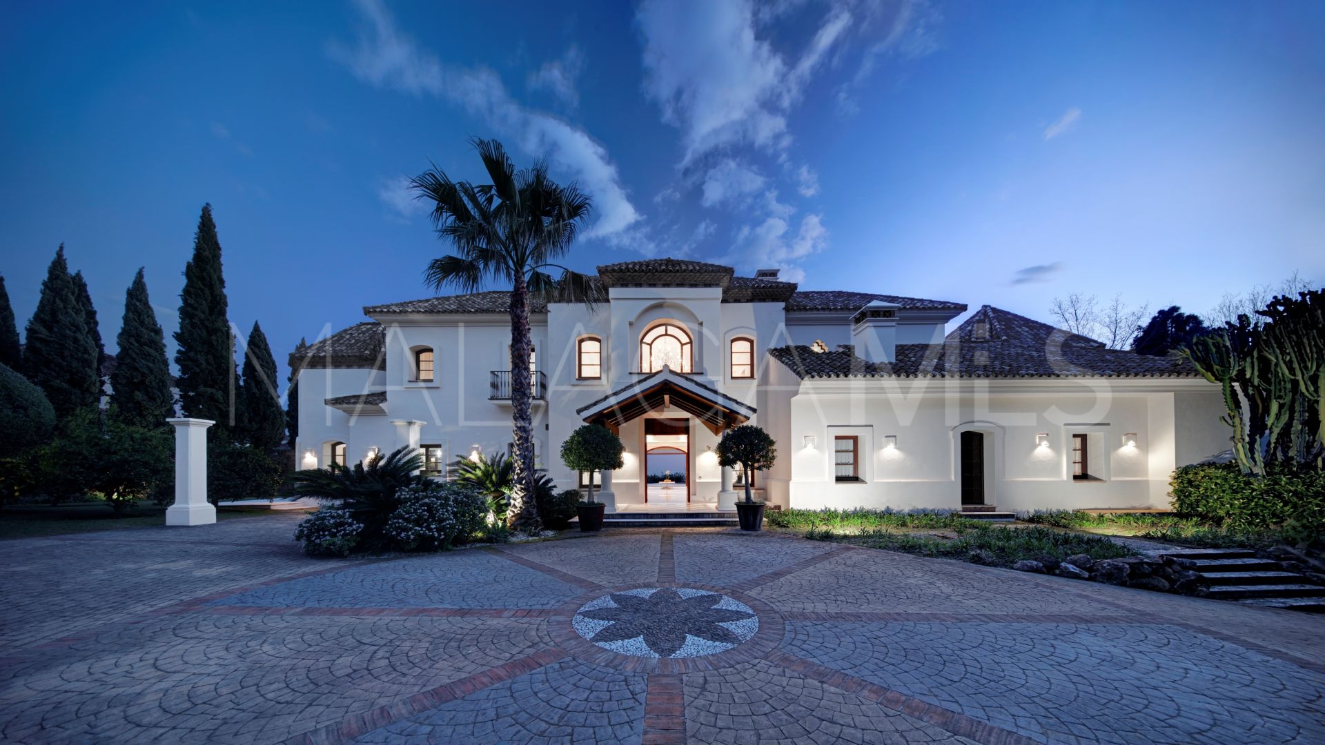 Villa for sale in Los Picos de Nagüeles