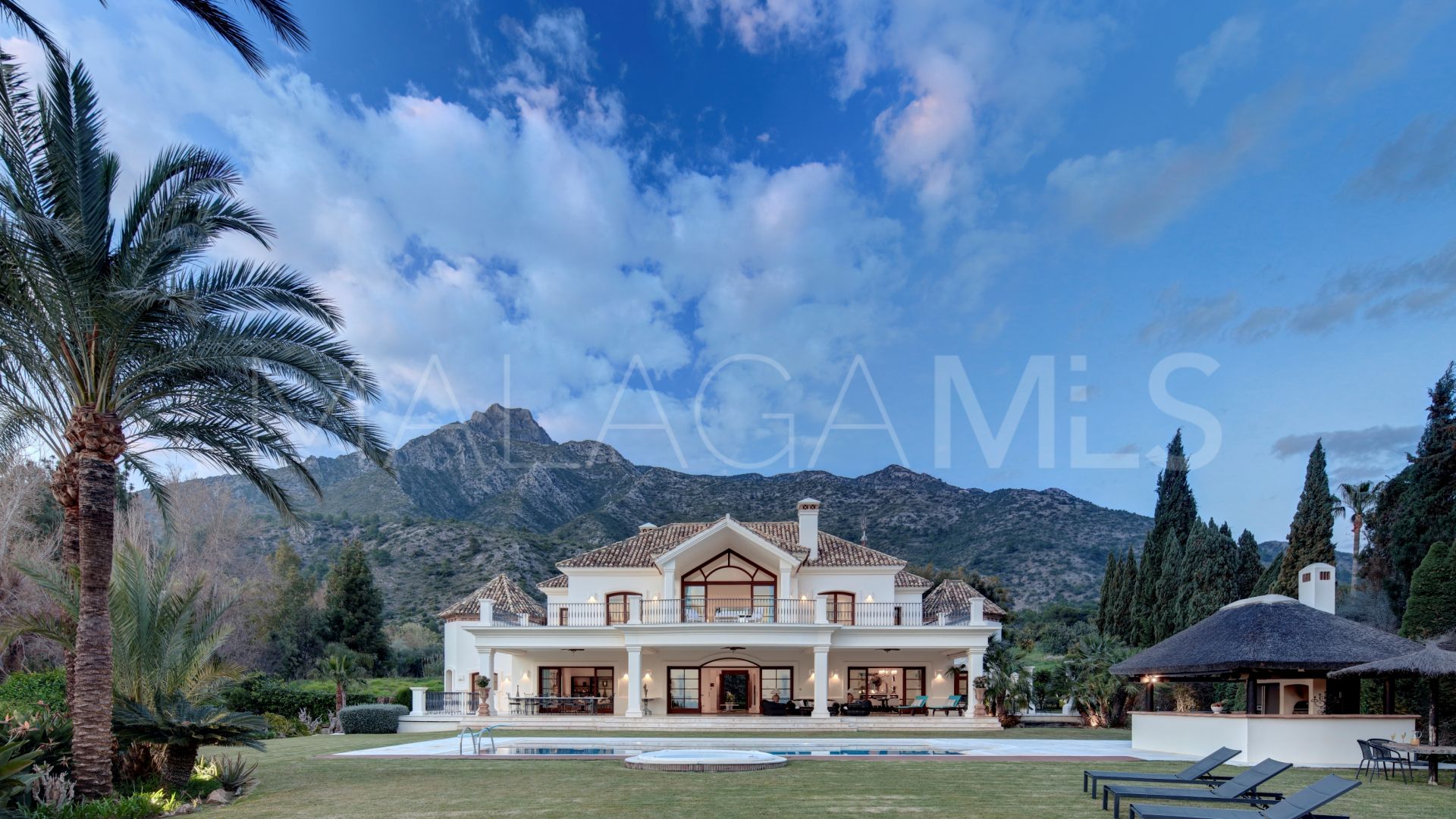 Villa for sale in Los Picos de Nagüeles
