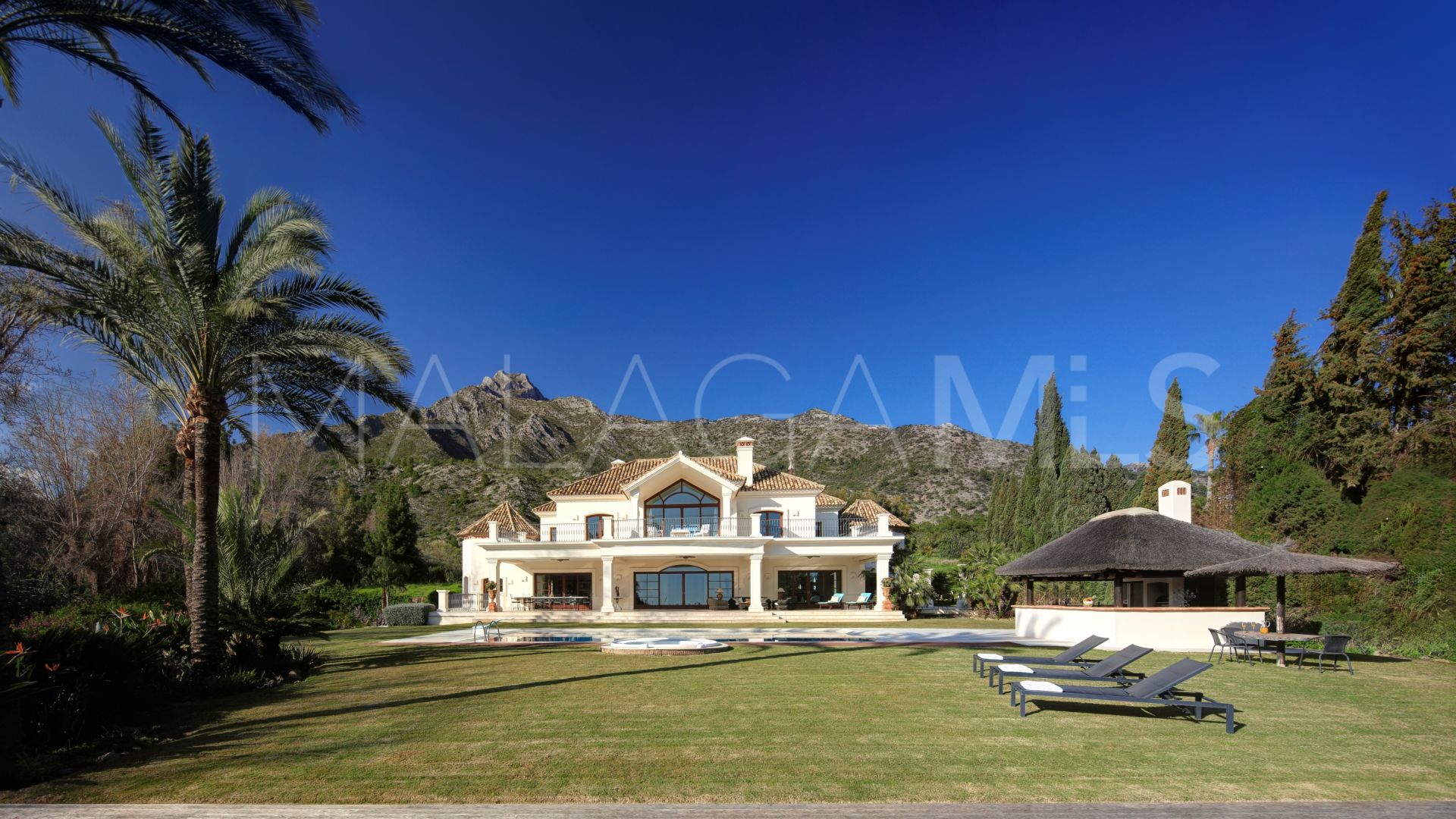 Villa for sale in Los Picos de Nagüeles