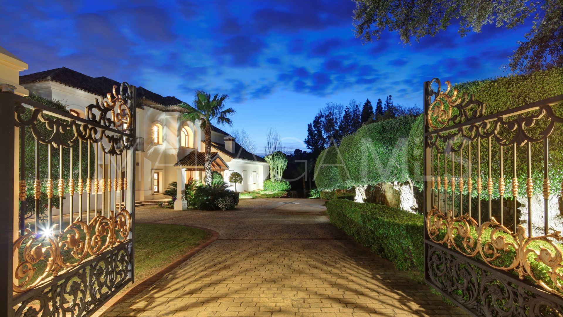 Villa for sale in Los Picos de Nagüeles