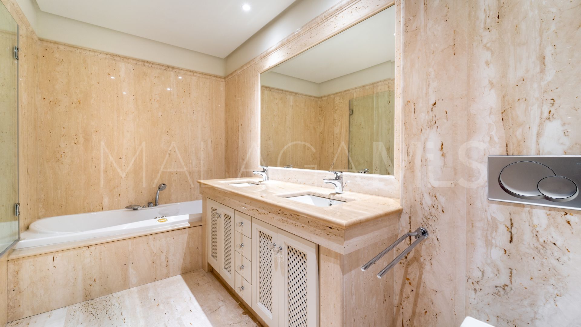 For sale ground floor apartment with 2 bedrooms in Doncella Beach