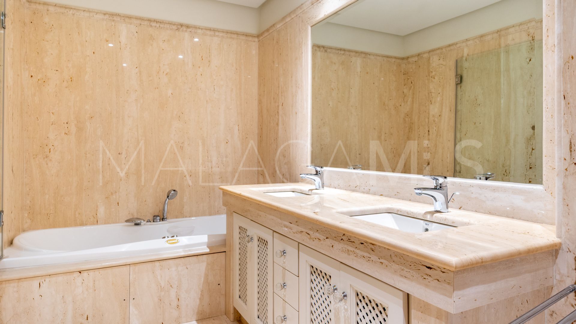 For sale ground floor apartment with 2 bedrooms in Doncella Beach