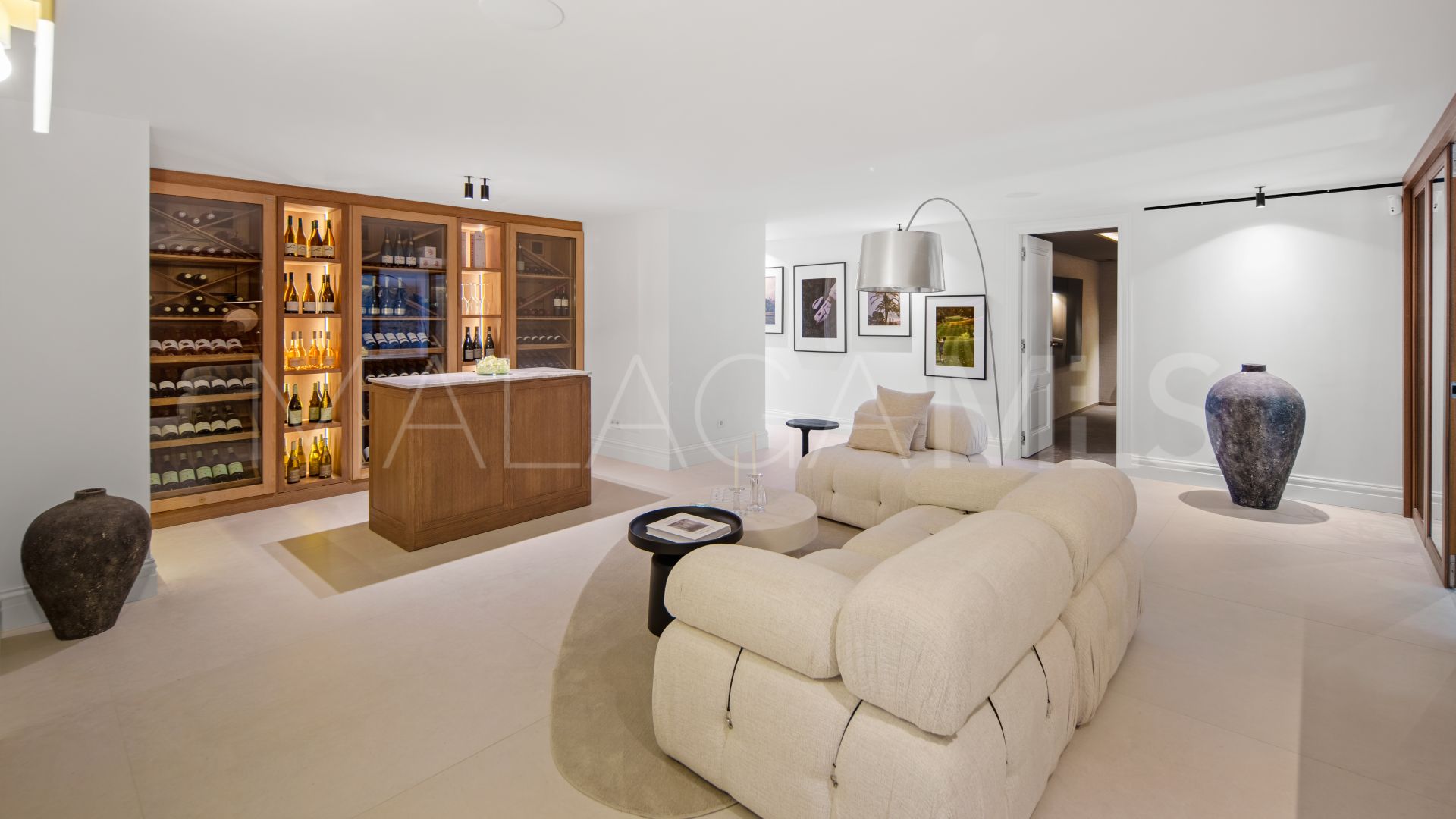 Villa for sale in Nueva Andalucia