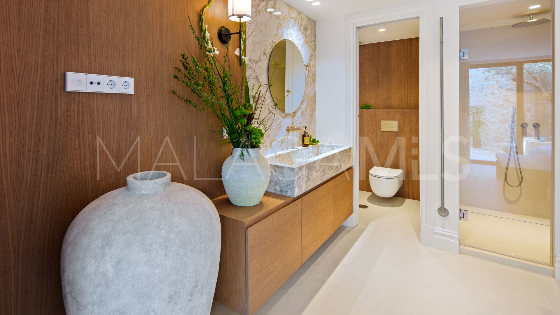 Villa for sale in Nueva Andalucia