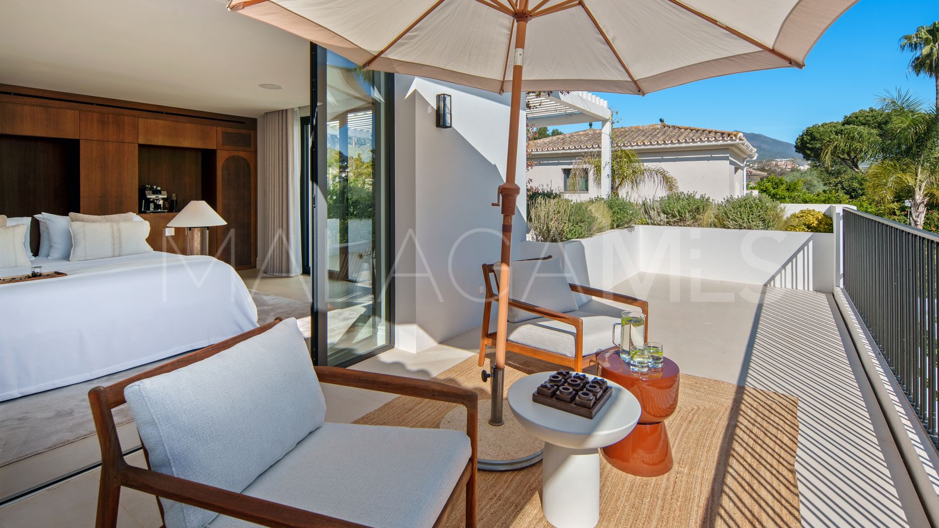 Villa for sale in Nueva Andalucia