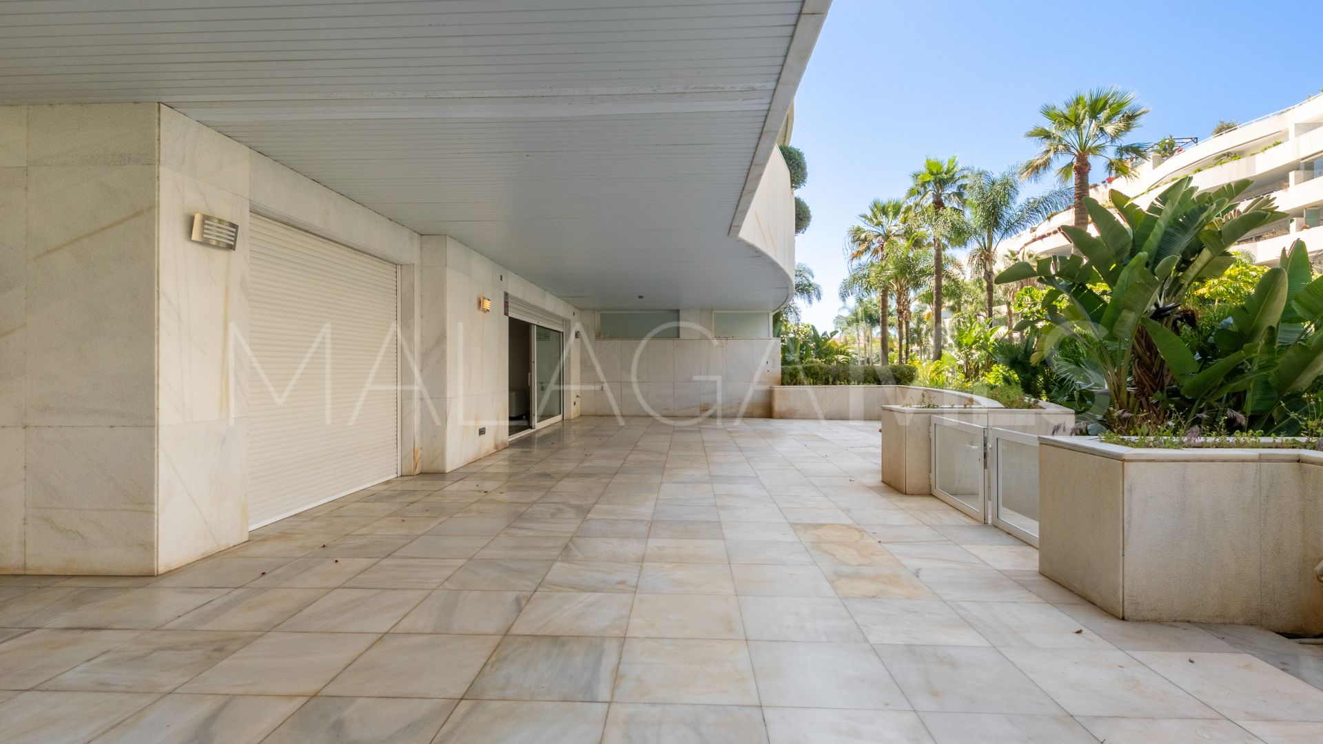 For sale ground floor apartment in El Embrujo Banús with 3 bedrooms