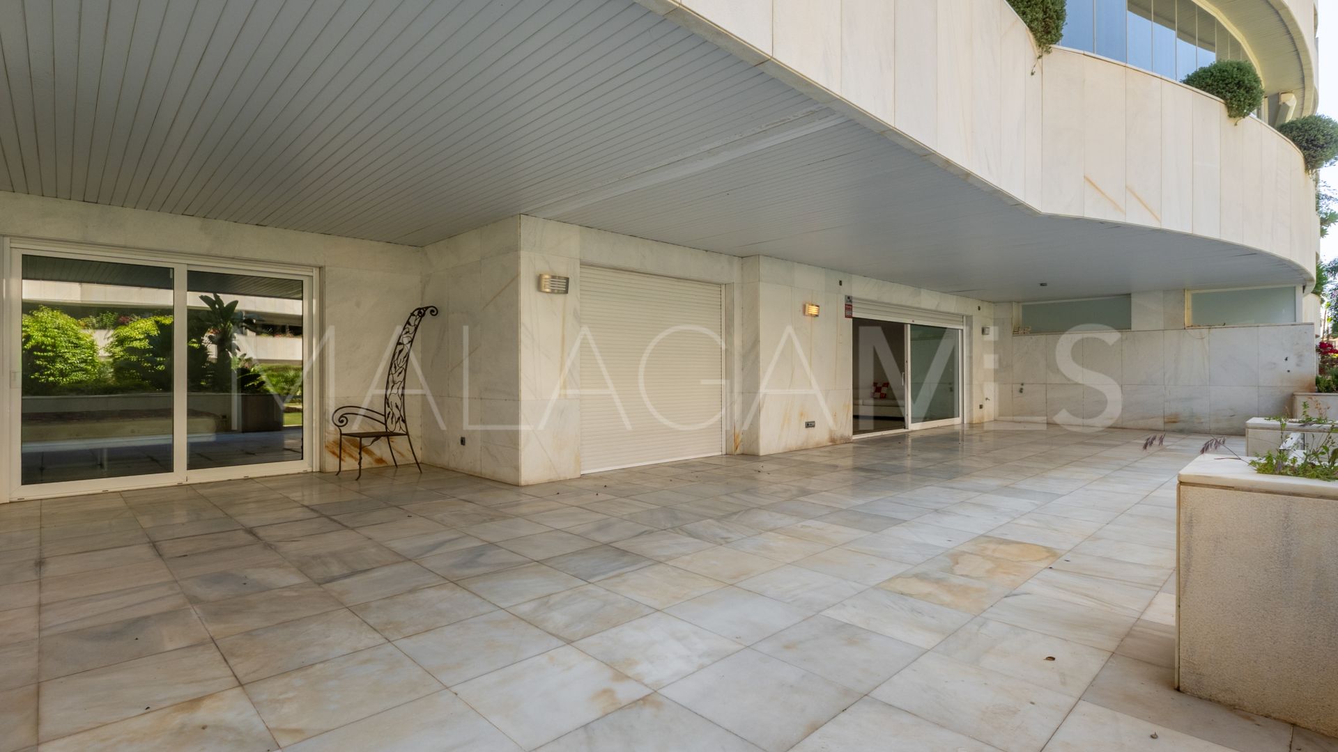 For sale ground floor apartment in El Embrujo Banús with 3 bedrooms