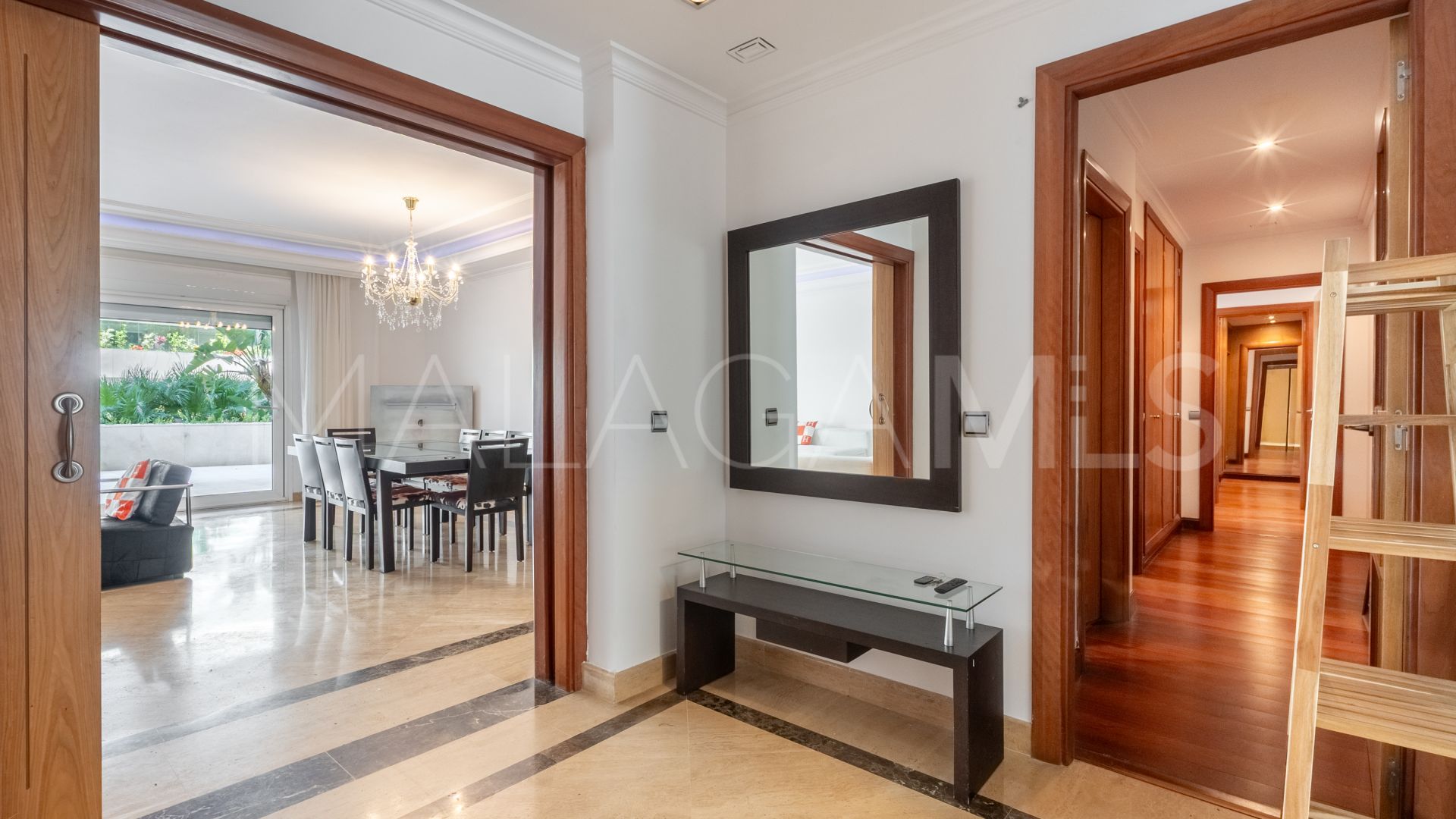 For sale ground floor apartment in El Embrujo Banús with 3 bedrooms