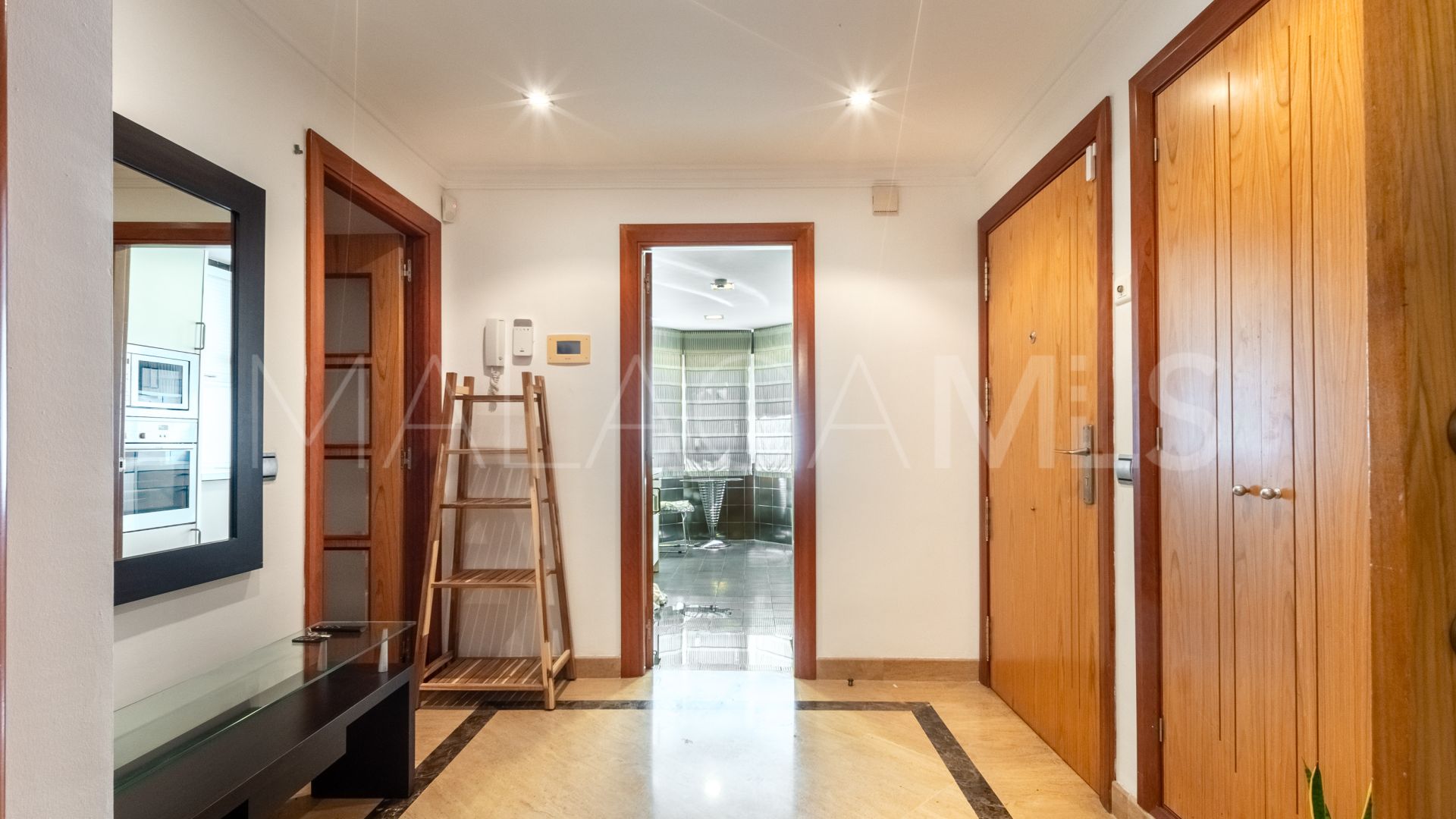 For sale ground floor apartment in El Embrujo Banús with 3 bedrooms