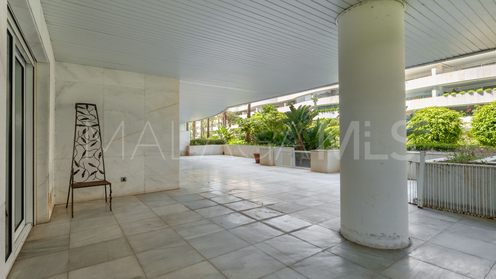 For sale ground floor apartment in El Embrujo Banús with 3 bedrooms