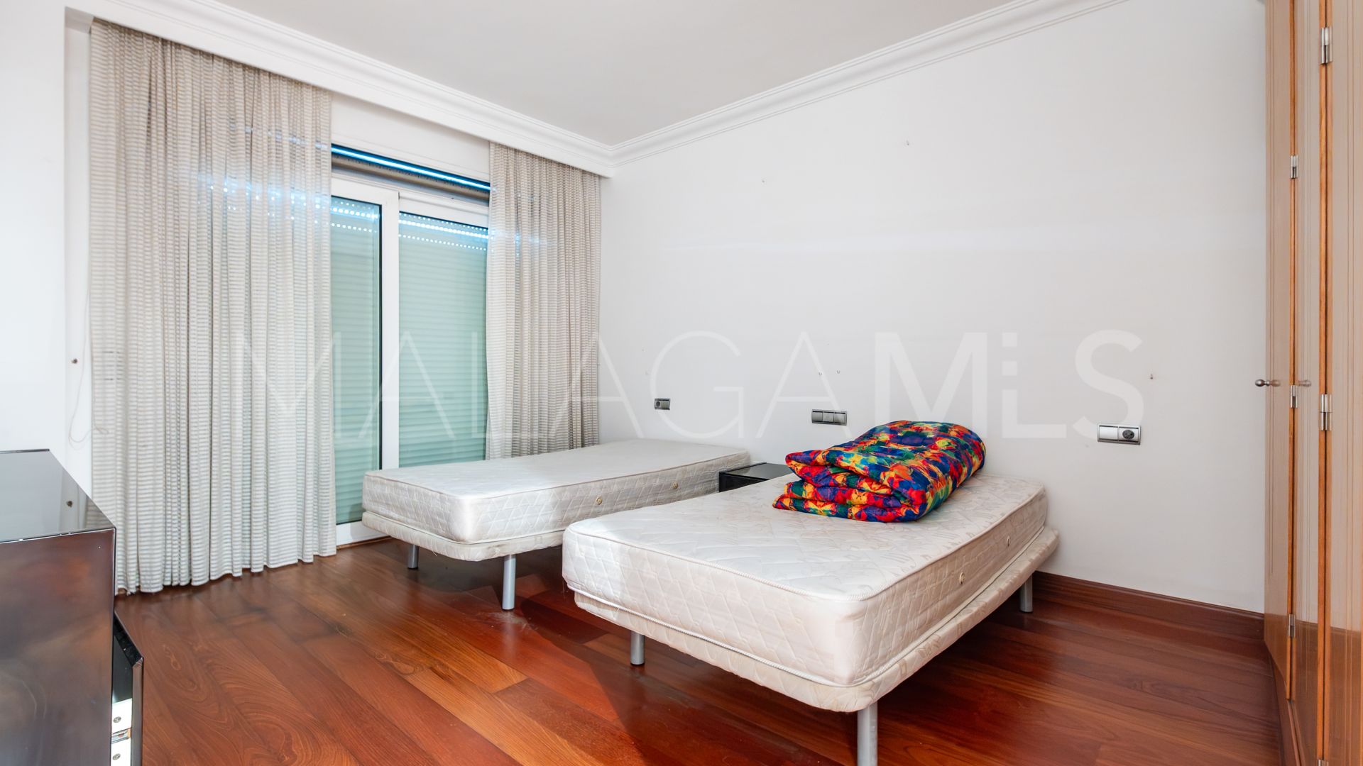For sale ground floor apartment in El Embrujo Banús with 3 bedrooms