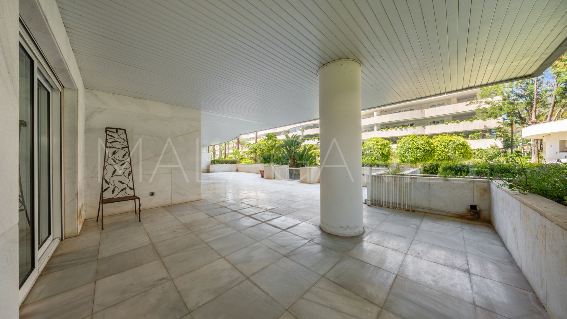For sale ground floor apartment in El Embrujo Banús with 3 bedrooms