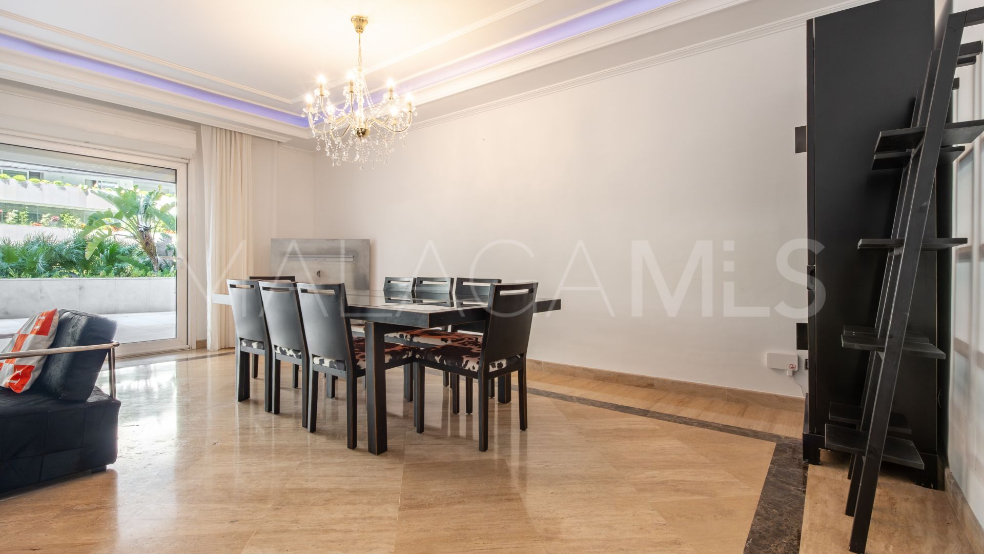 For sale ground floor apartment in El Embrujo Banús with 3 bedrooms