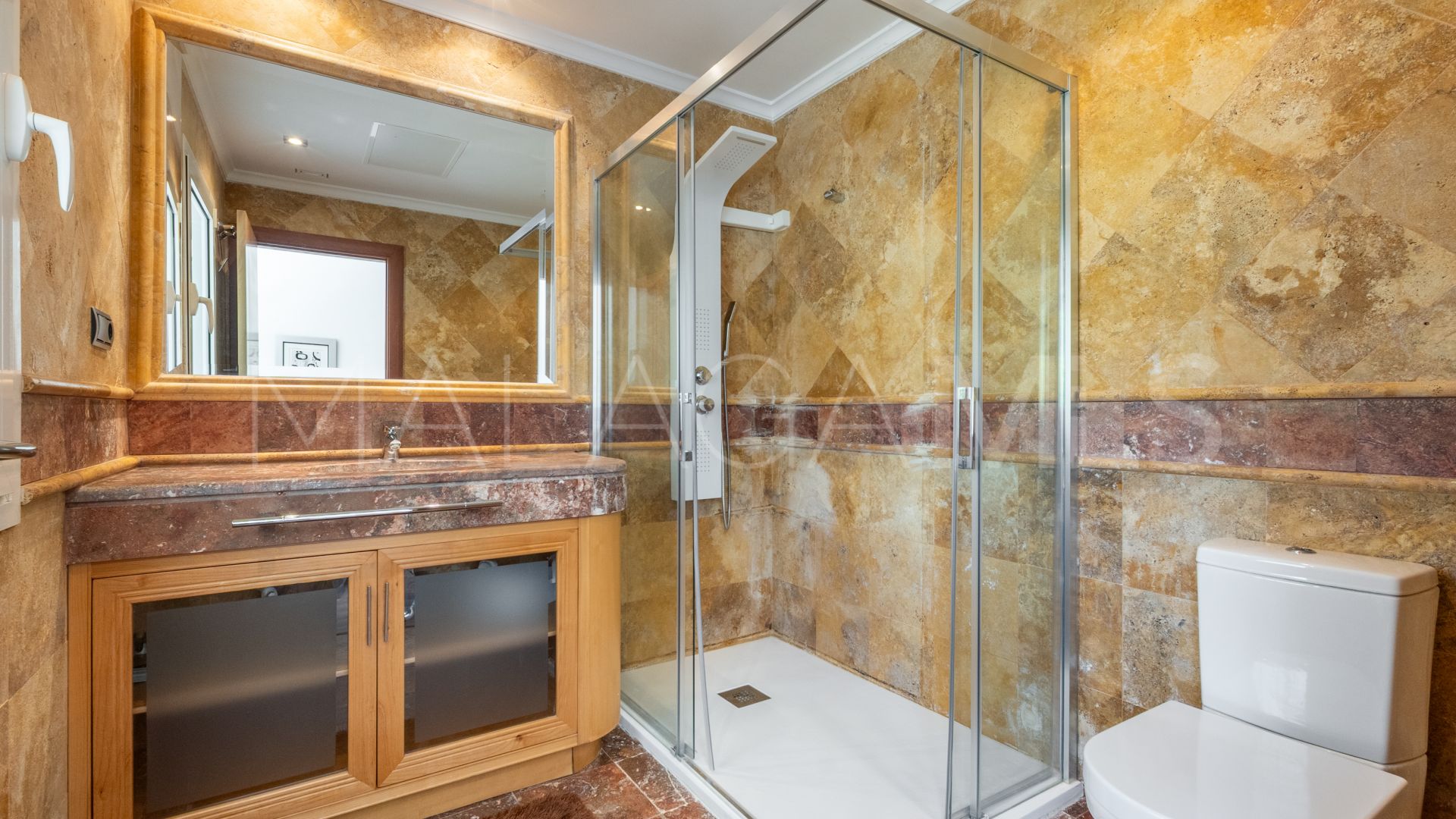 For sale ground floor apartment in El Embrujo Banús with 3 bedrooms