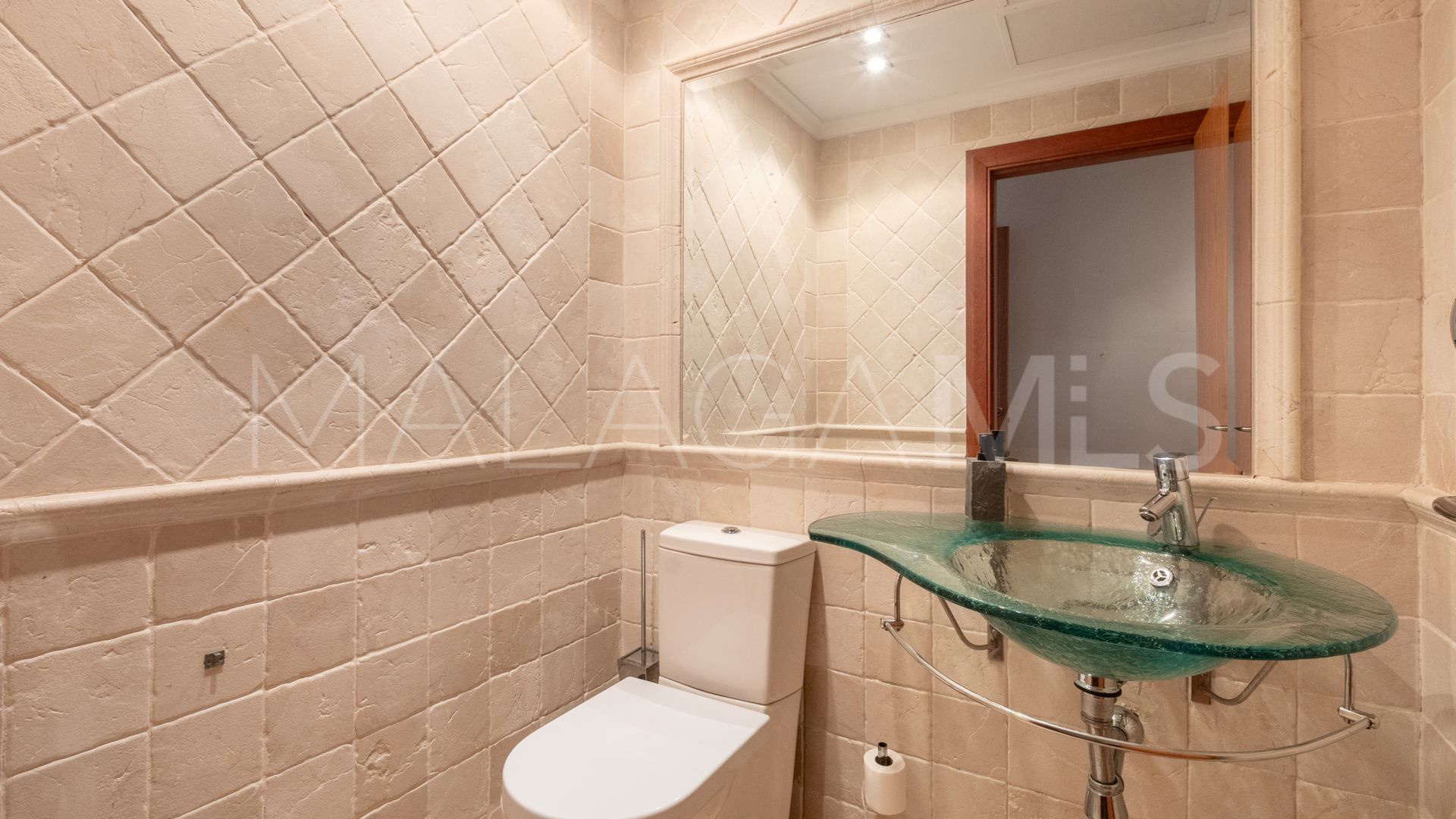 For sale ground floor apartment in El Embrujo Banús with 3 bedrooms