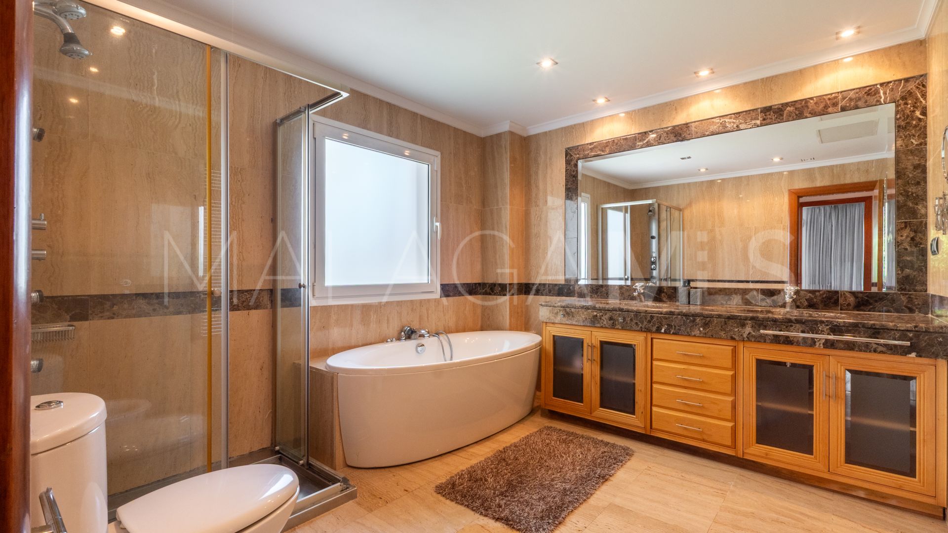 For sale ground floor apartment in El Embrujo Banús with 3 bedrooms