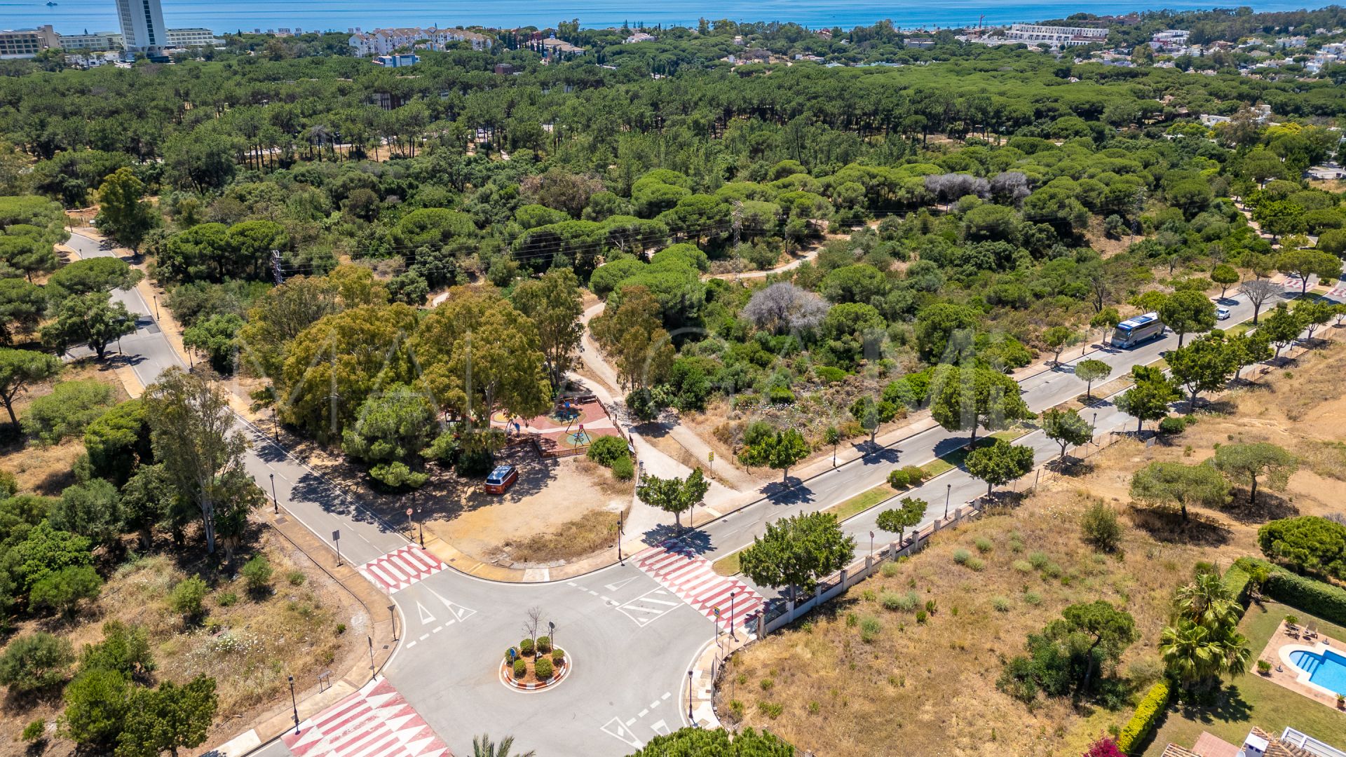 Grundstück for sale in Elviria