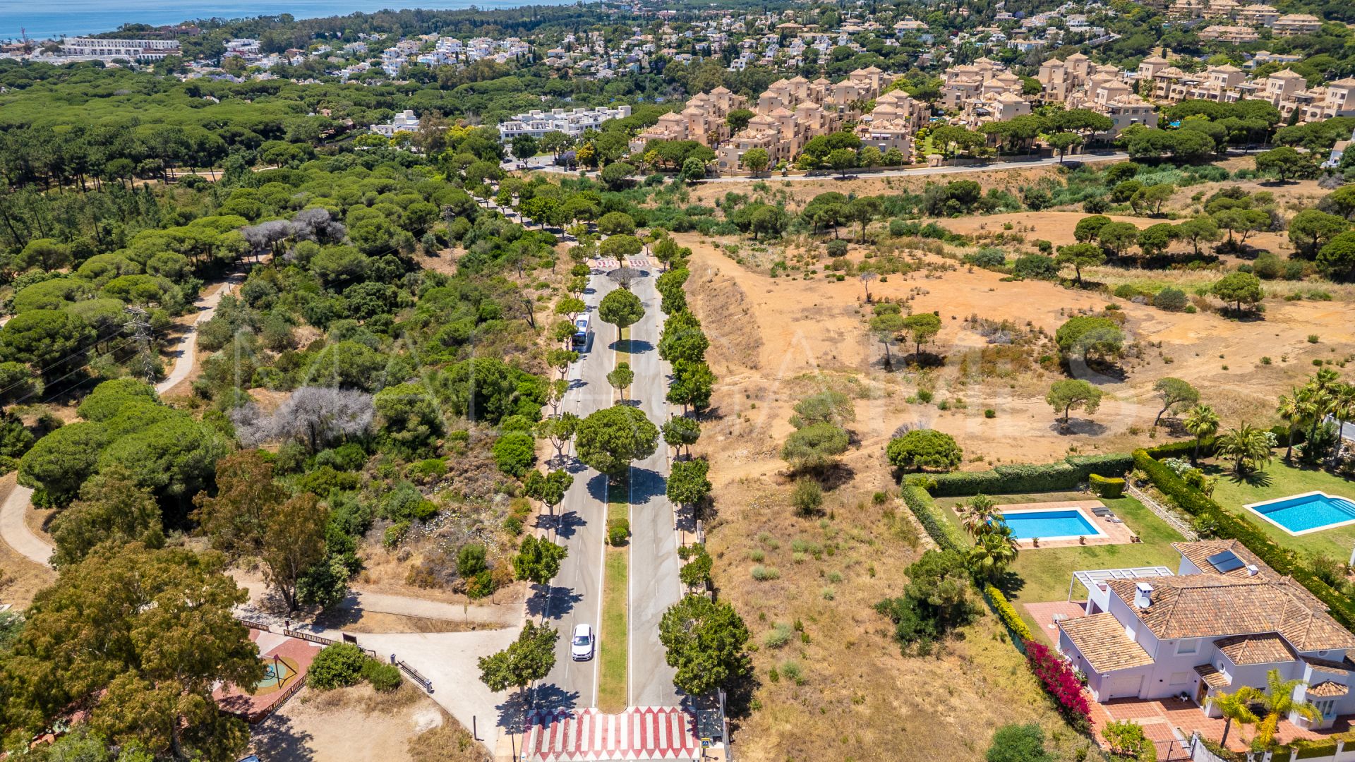 Grundstück for sale in Elviria
