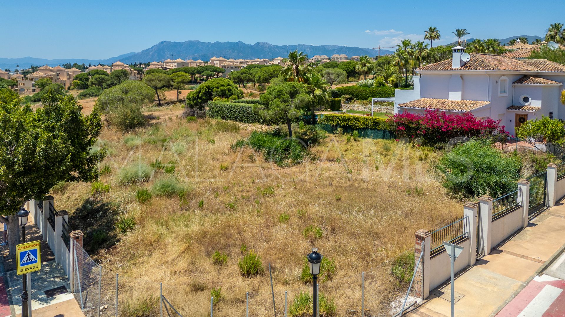 Grundstück for sale in Elviria