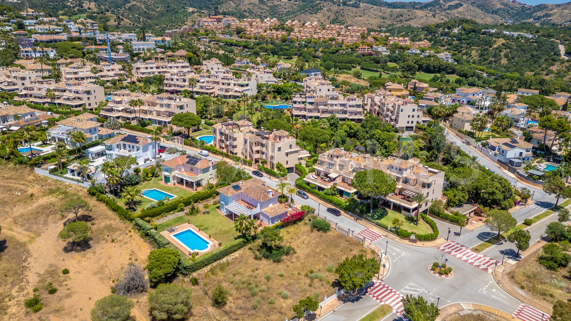 Grundstück for sale in Elviria