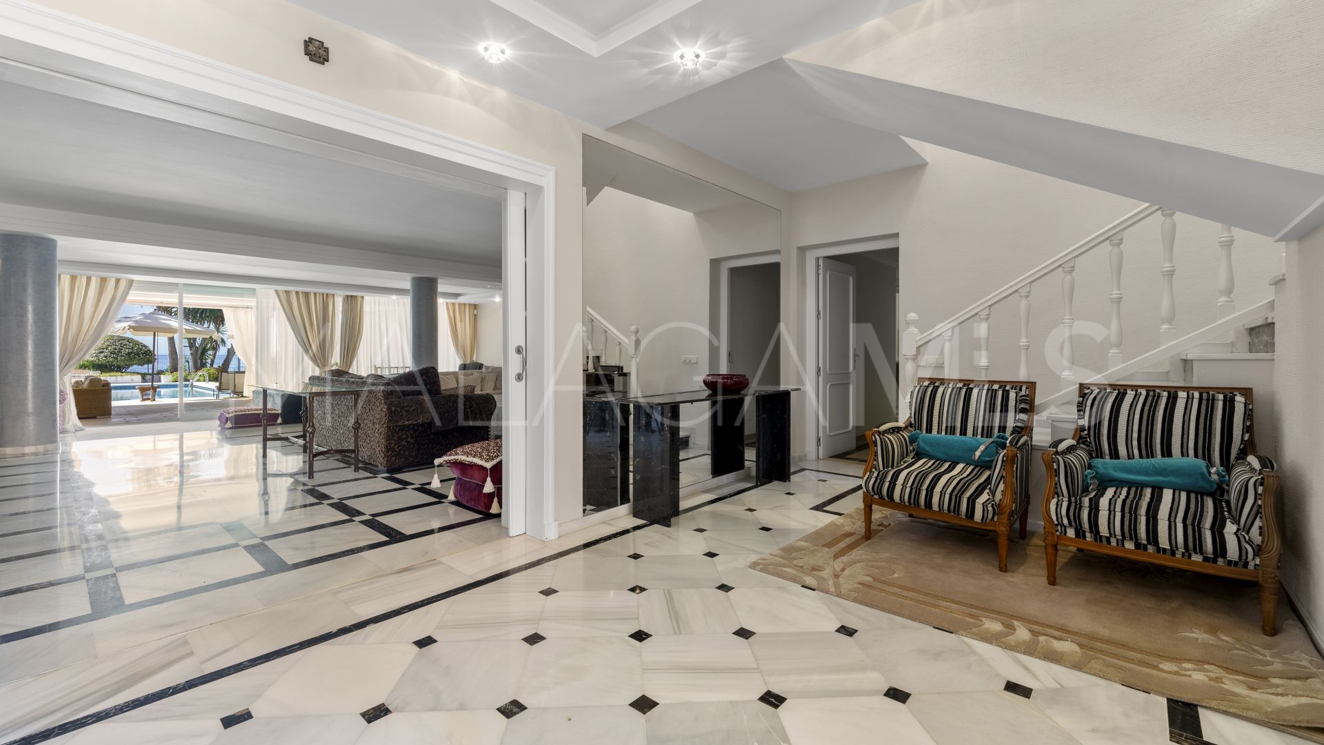 9 bedrooms villa for sale in Benamara