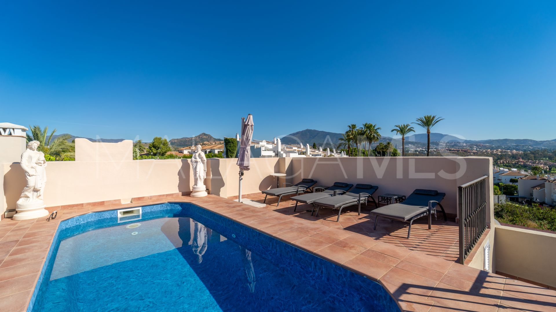 Duplex penthouse for sale in El Paraiso