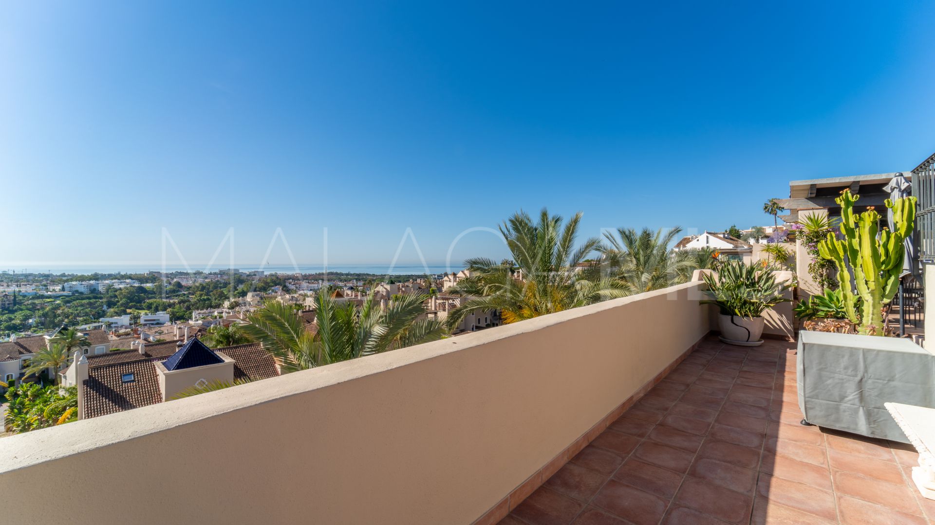 Duplex penthouse for sale in El Paraiso