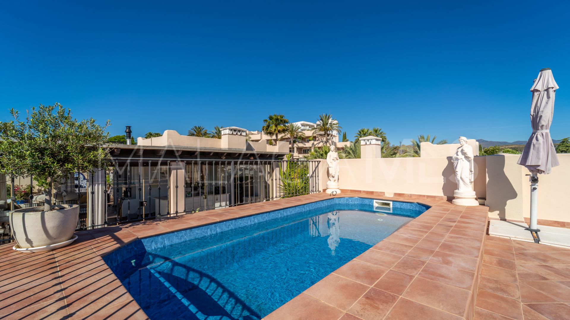 Duplex penthouse for sale in El Paraiso