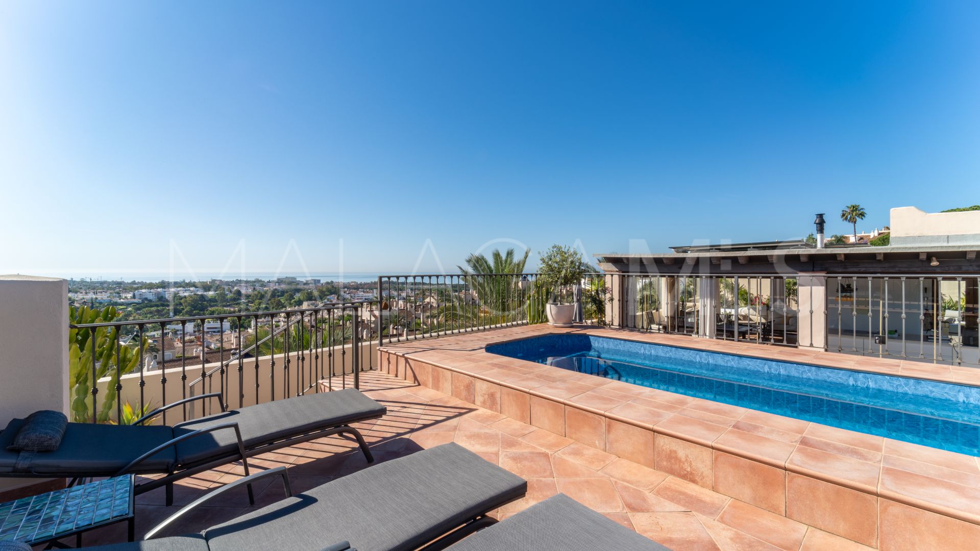 Duplex penthouse for sale in El Paraiso