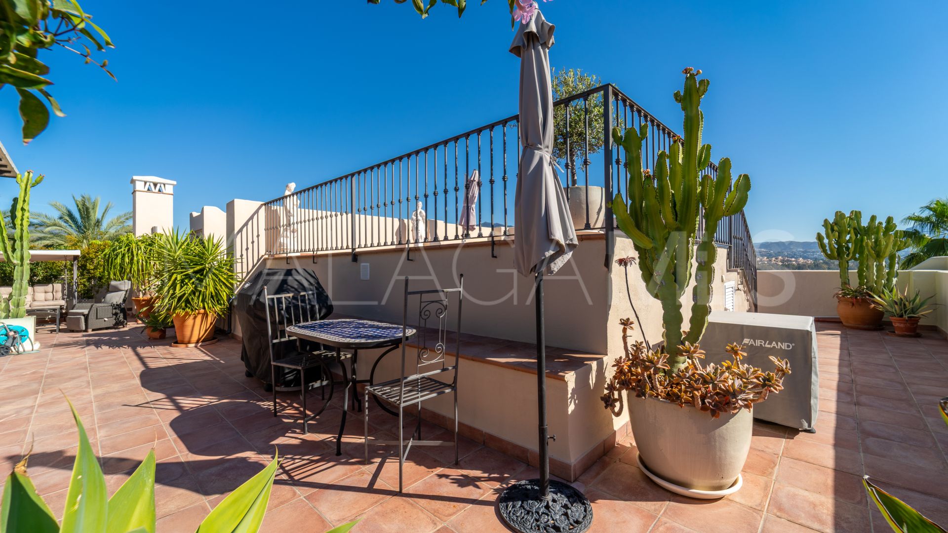 Duplex penthouse for sale in El Paraiso