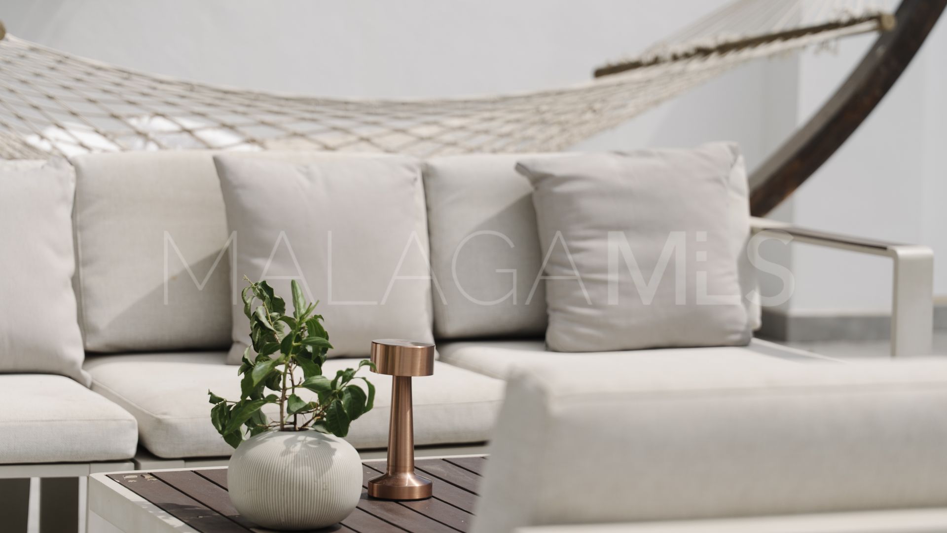 Buy villa in Nueva Andalucia