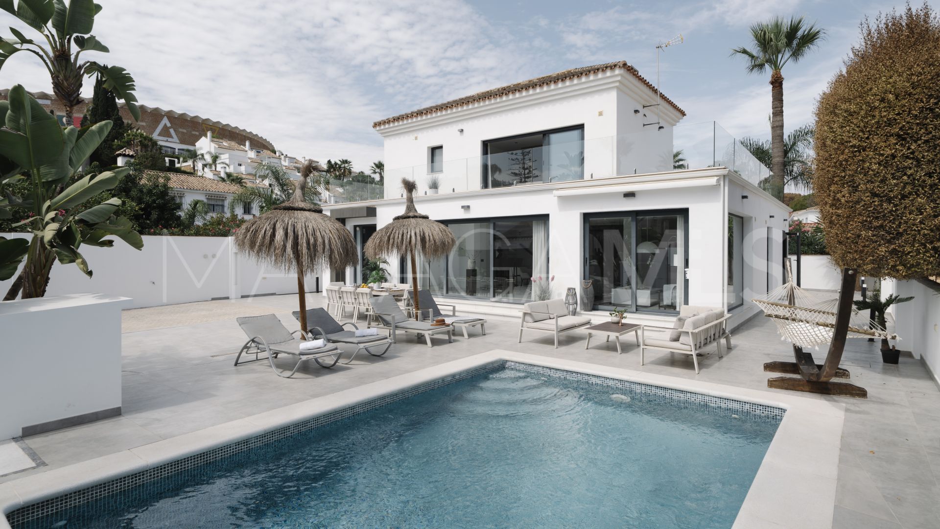 Buy villa in Nueva Andalucia