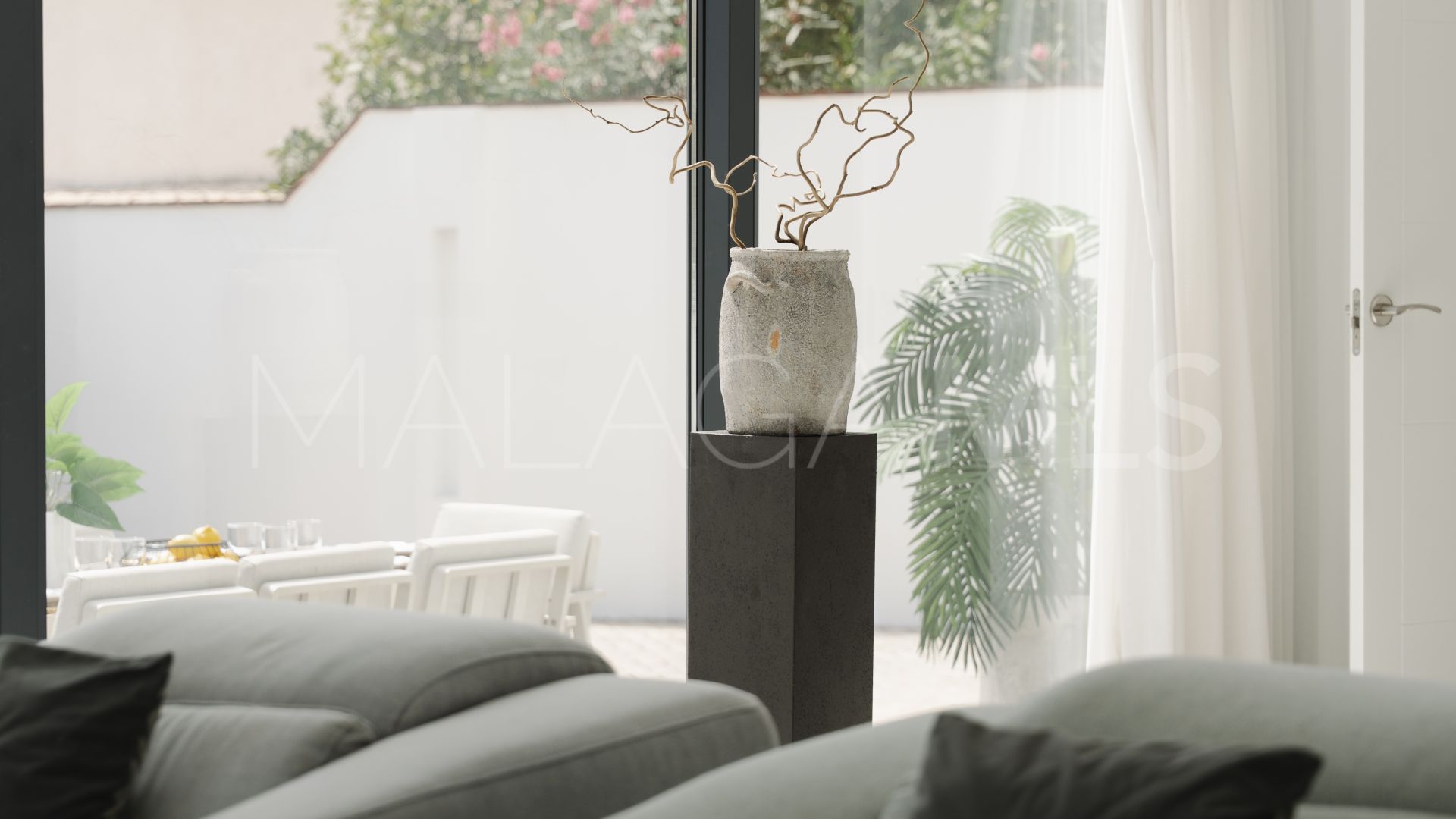 Buy villa in Nueva Andalucia