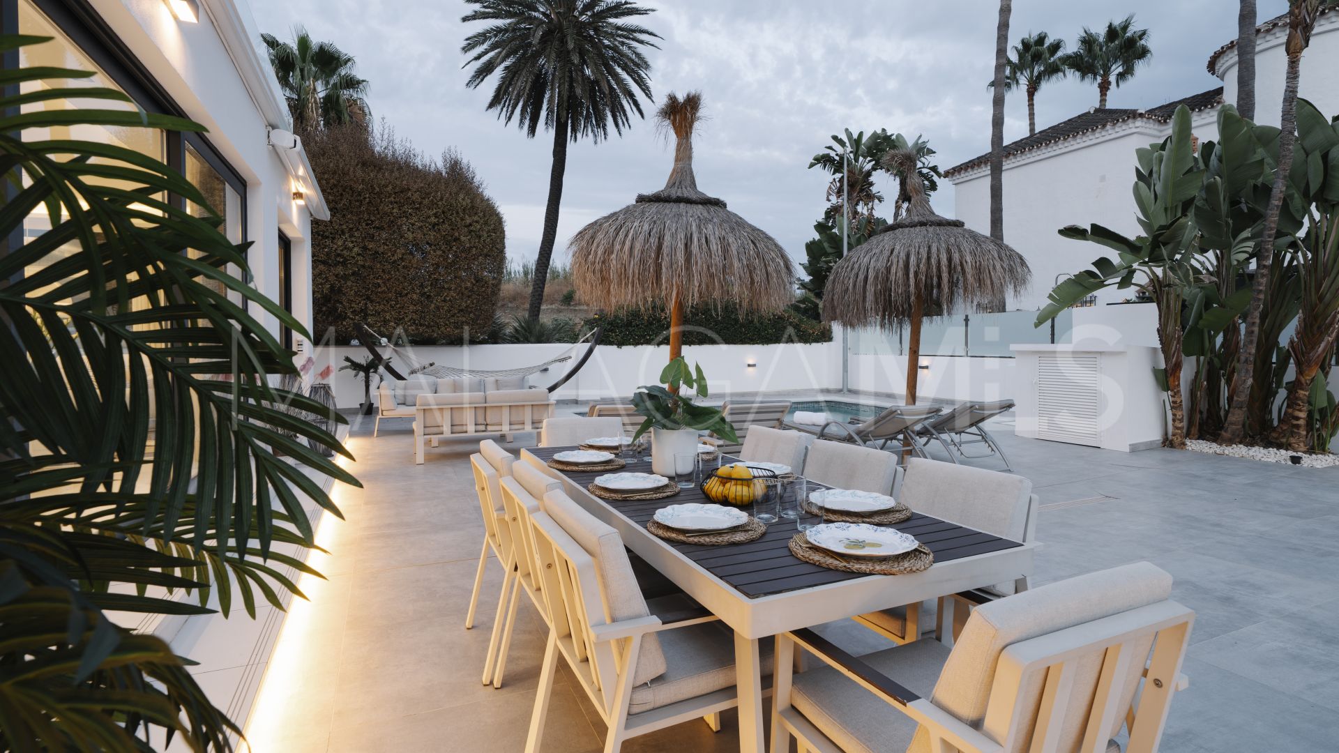 Buy villa in Nueva Andalucia