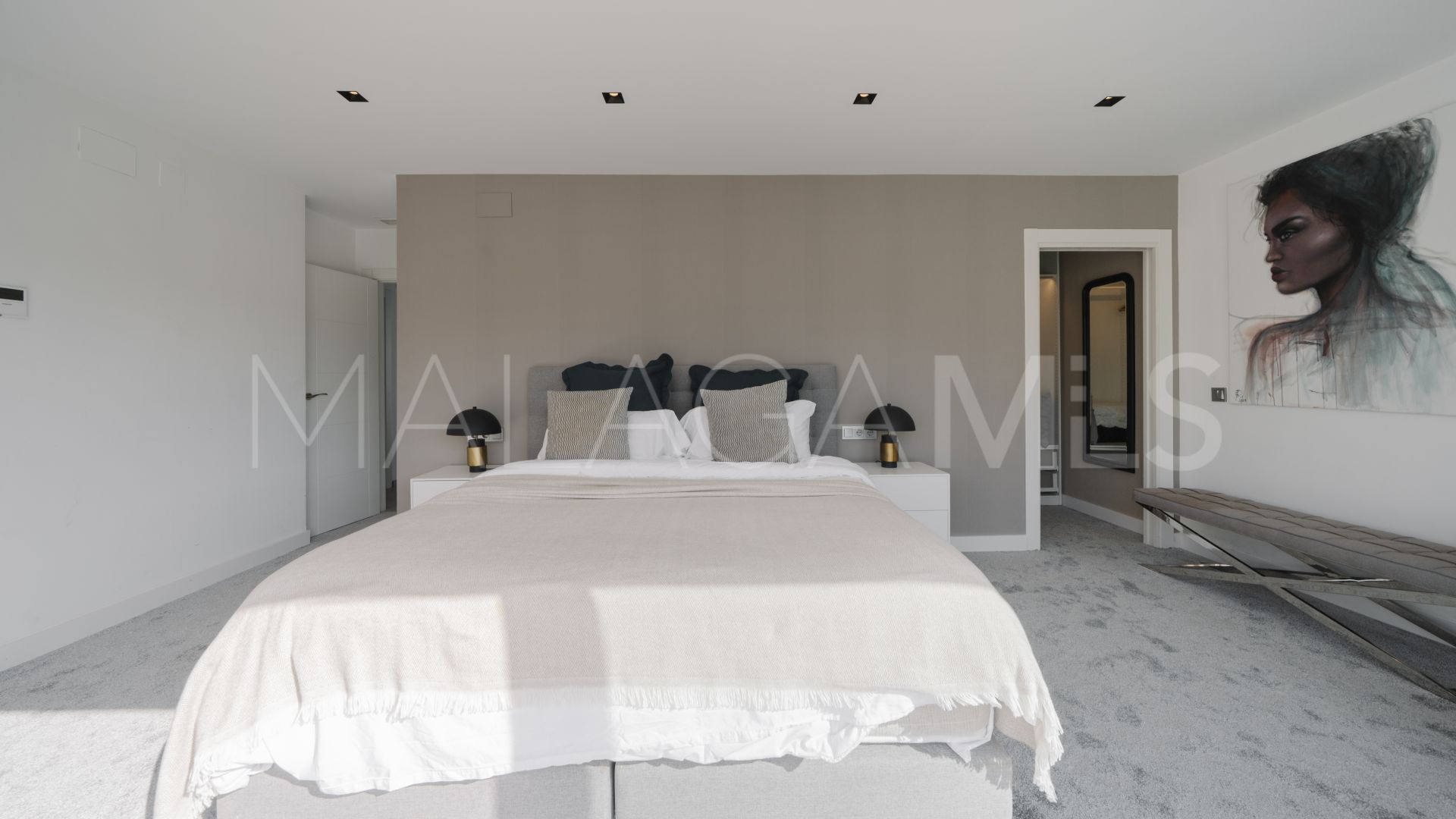 Buy villa in Nueva Andalucia