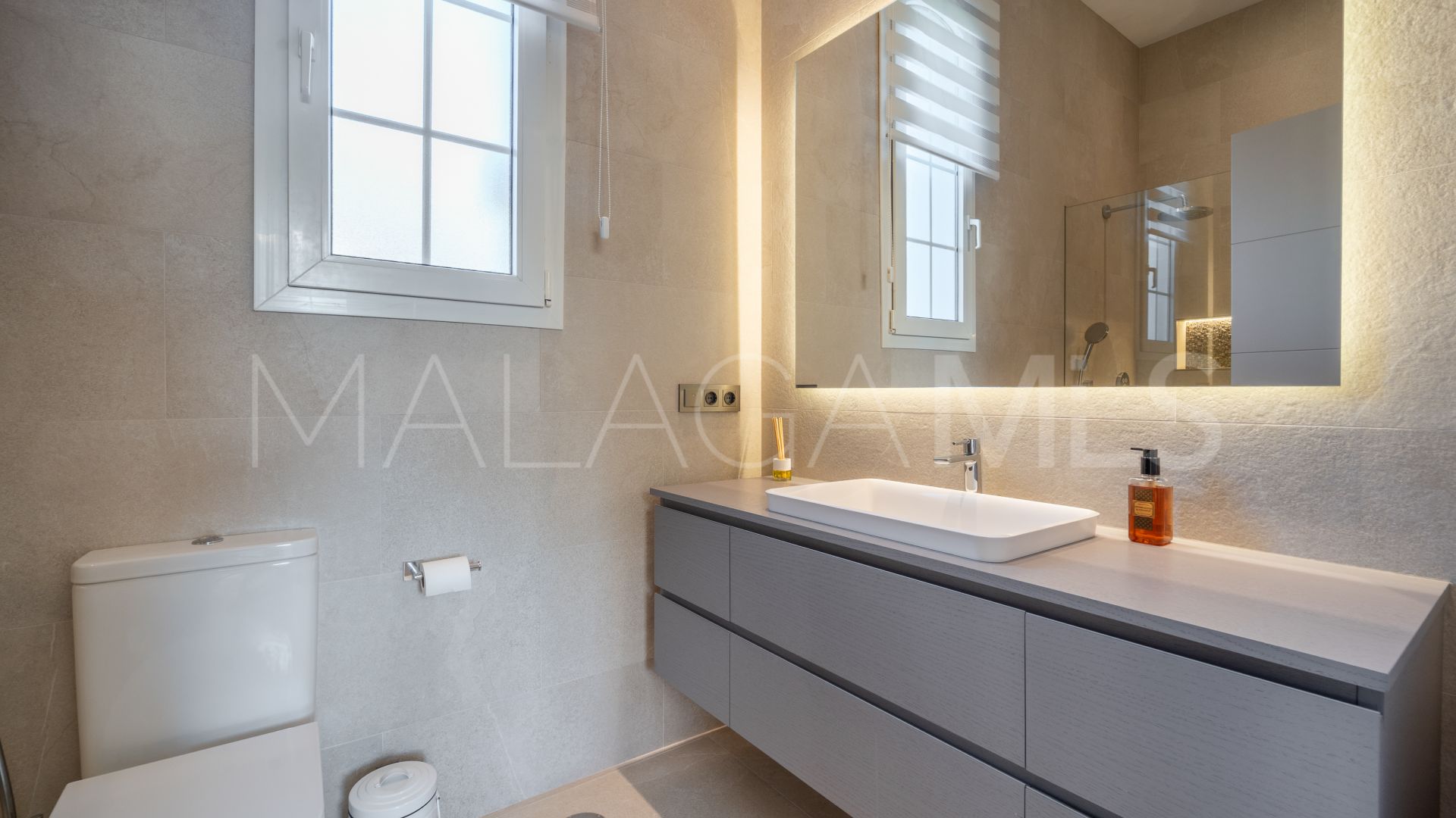 5 bedrooms villa in Aloha for sale