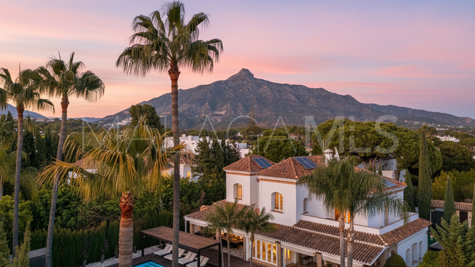 5 bedrooms villa in Aloha for sale