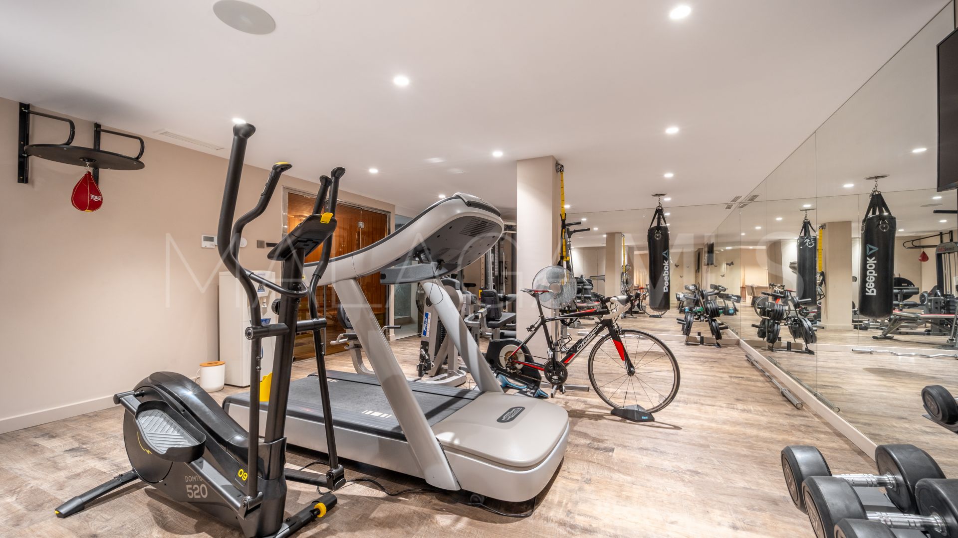 5 bedrooms villa in Aloha for sale