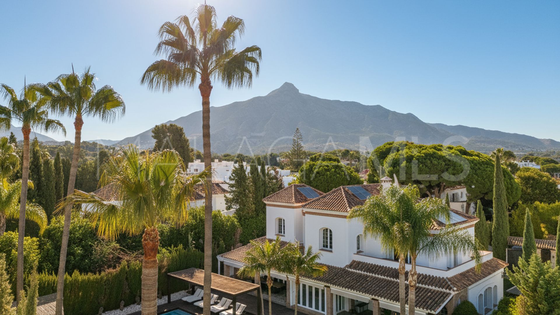 5 bedrooms villa in Aloha for sale