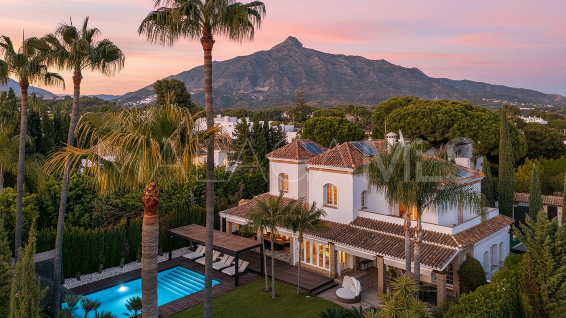 5 bedrooms villa in Aloha for sale