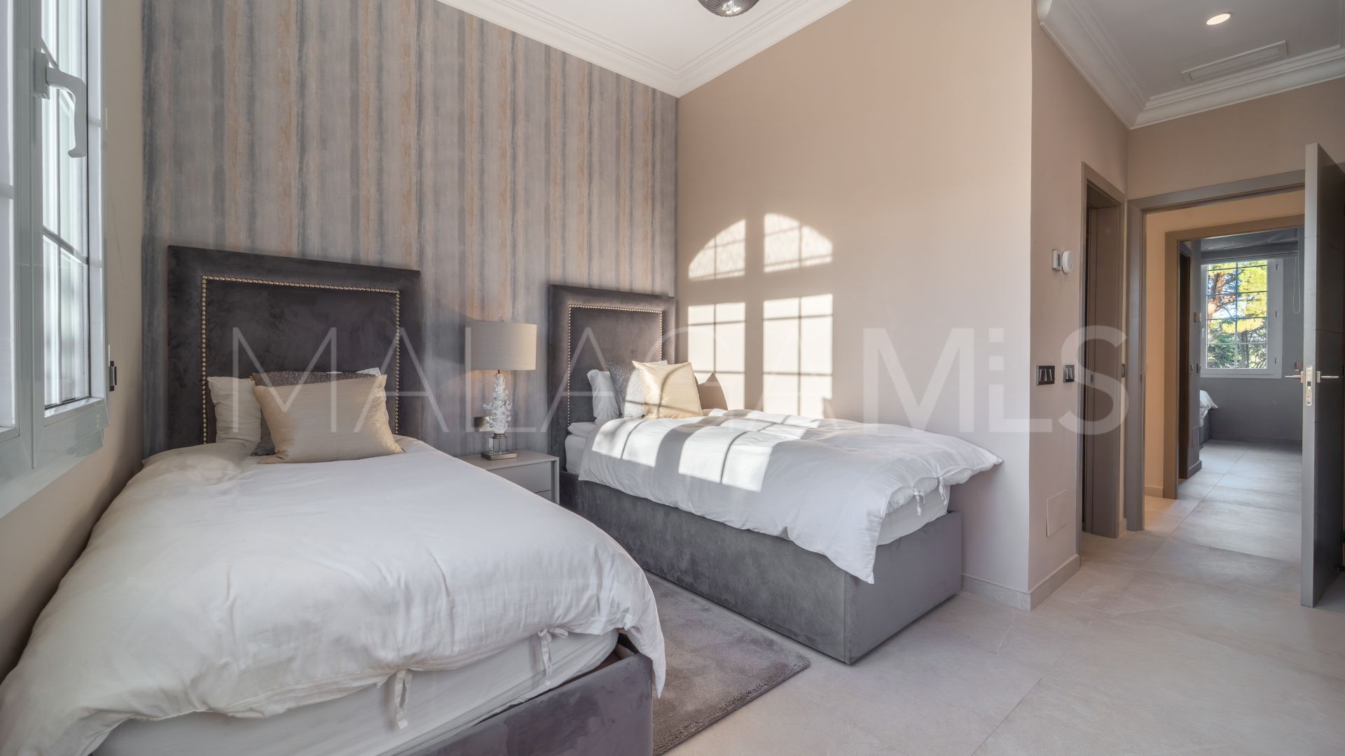 5 bedrooms villa in Aloha for sale