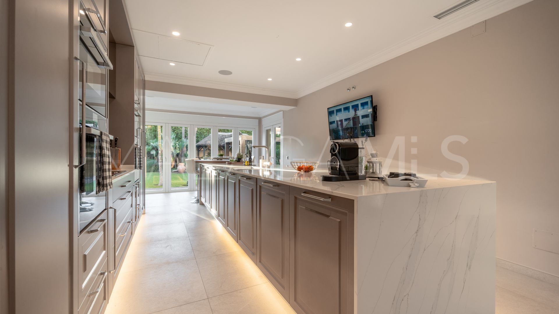 5 bedrooms villa in Aloha for sale