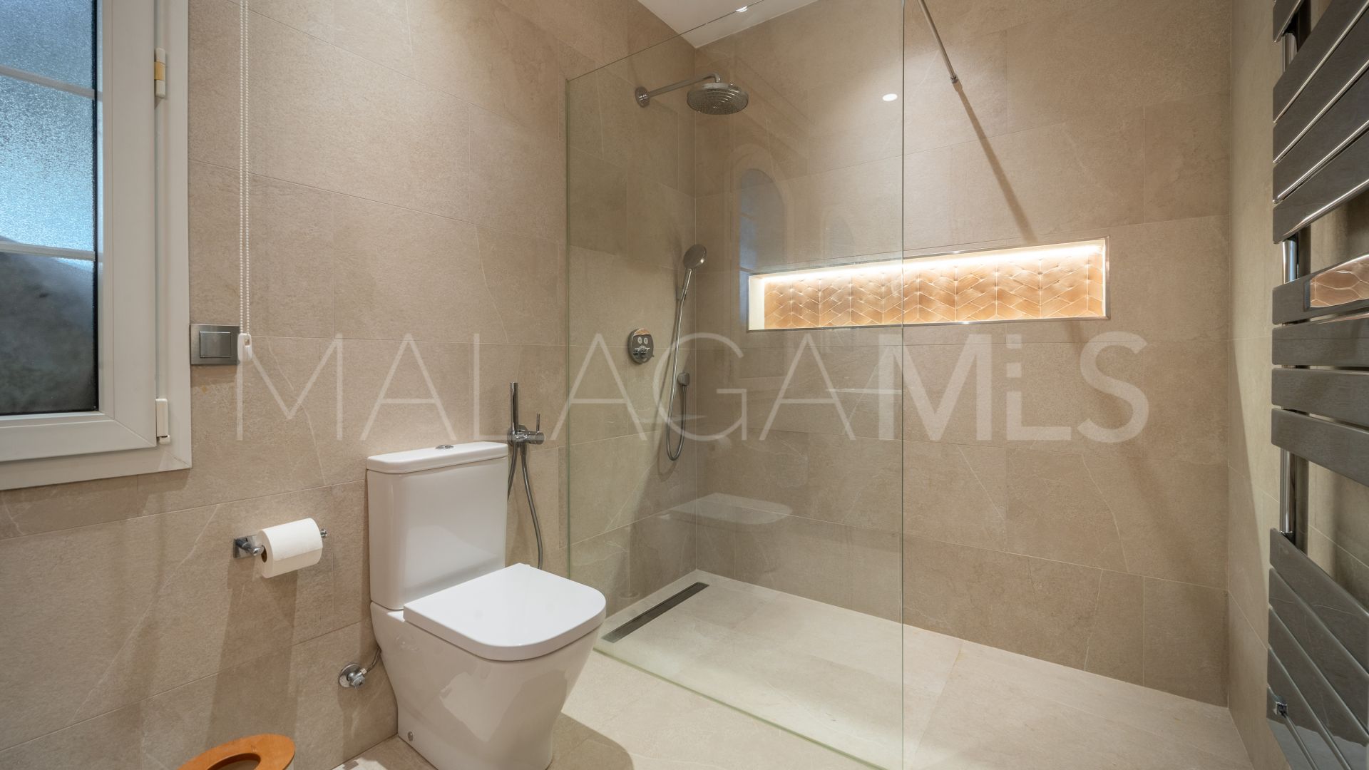 5 bedrooms villa in Aloha for sale