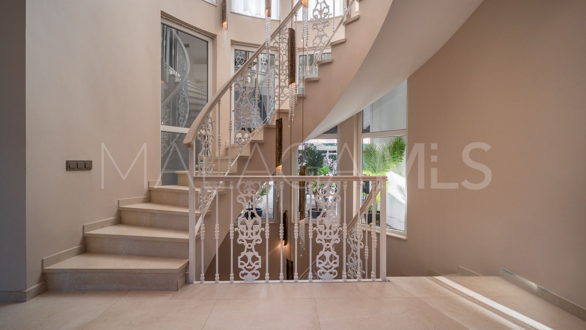 5 bedrooms villa in Aloha for sale