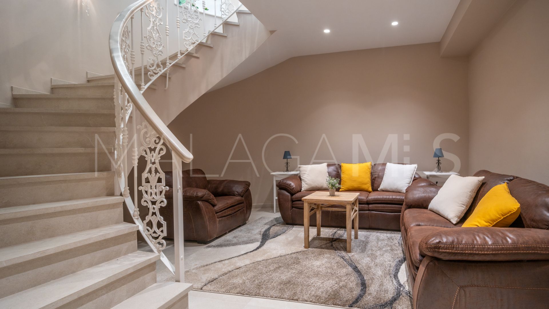 5 bedrooms villa in Aloha for sale