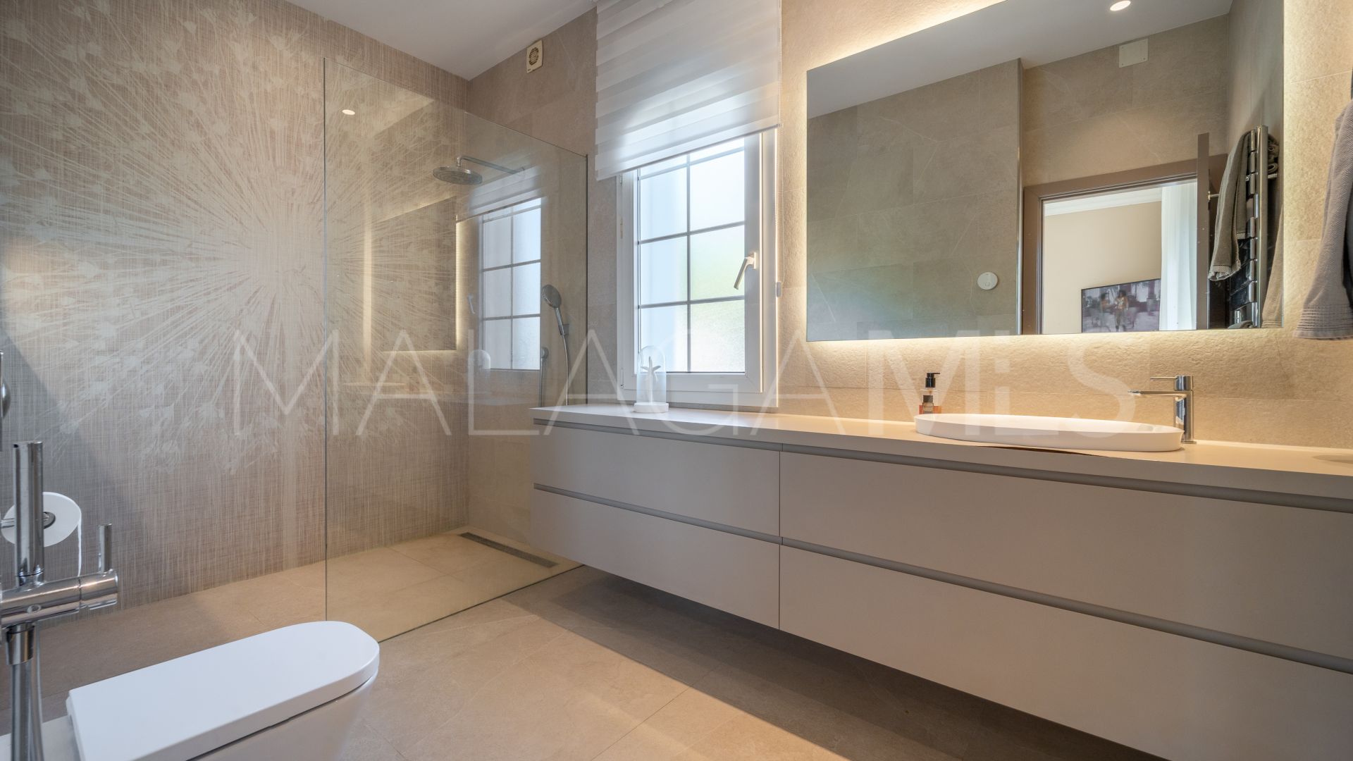 5 bedrooms villa in Aloha for sale