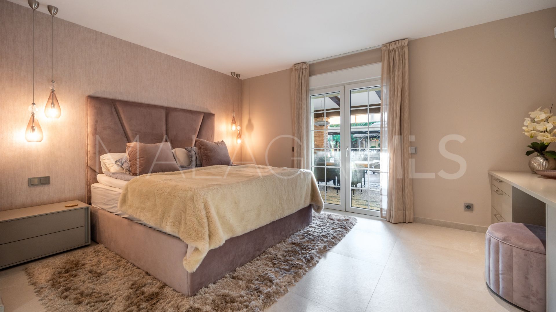 5 bedrooms villa in Aloha for sale