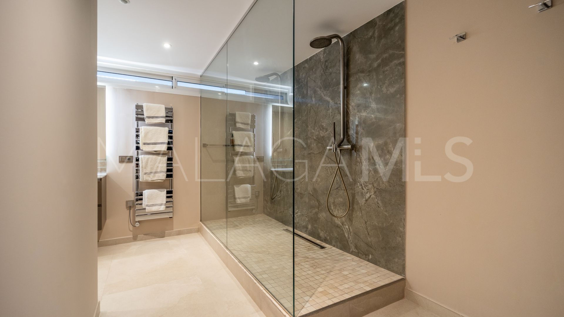 5 bedrooms villa in Aloha for sale