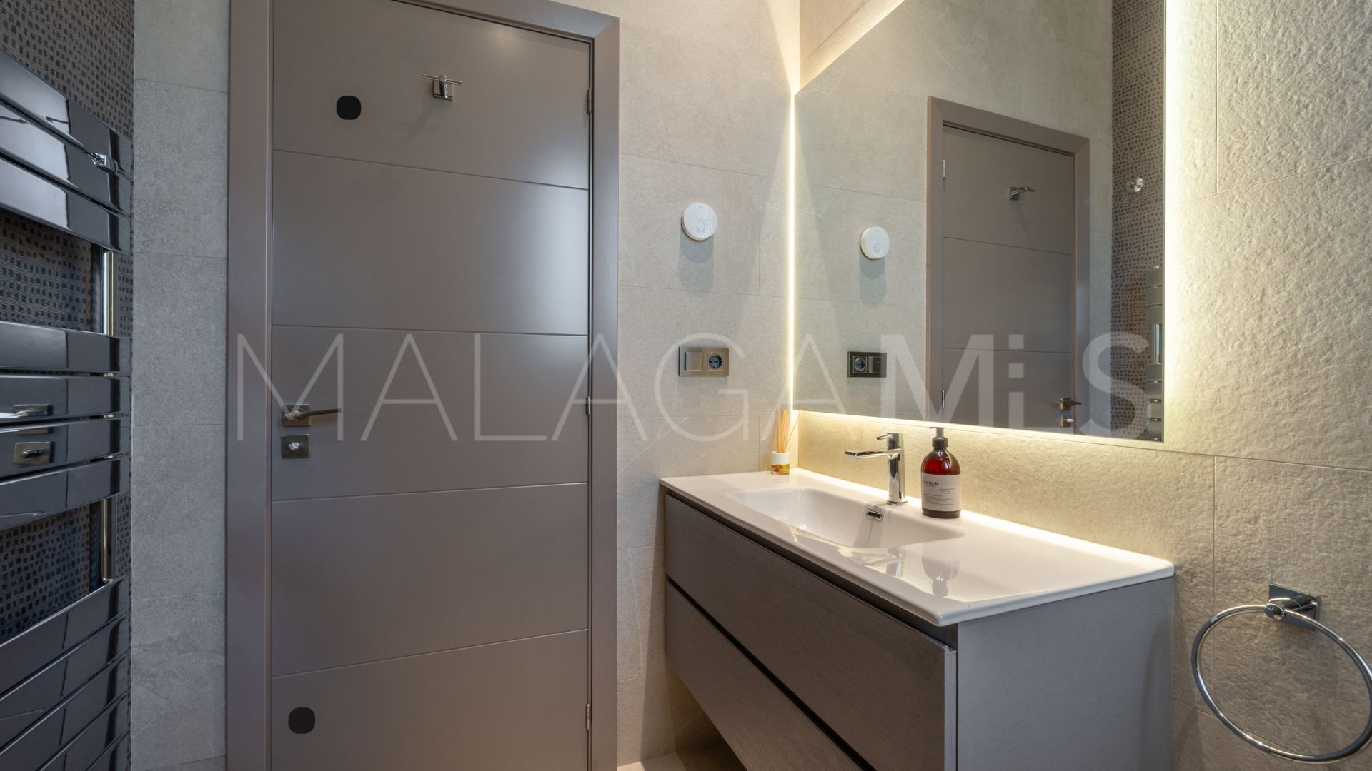 5 bedrooms villa in Aloha for sale